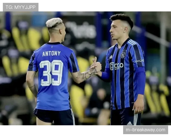 “赛前发布会:滕哈格确认利桑德罗·马丁内斯可出战富勒姆”